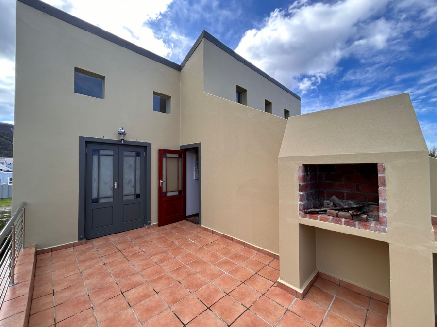 2 Bedroom Property for Sale in Sandbaai Western Cape